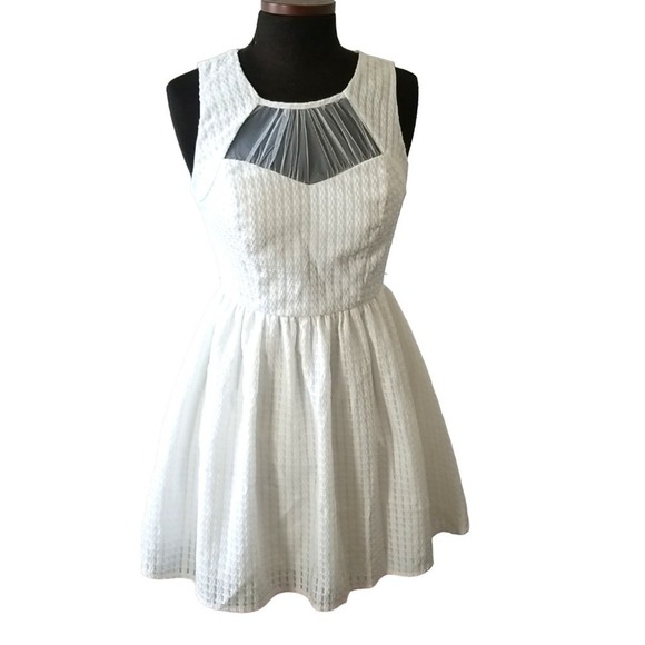 City Studio White Fit and Flare Sleeveless Dress size 7 - Picture 2 of 9